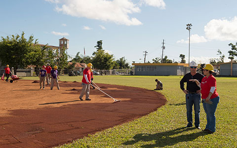 volunteers at Puerto Rico park