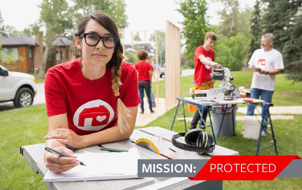 Volunteer on the site of a home build