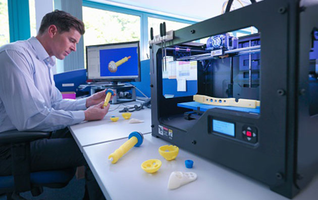 employee using 3D printer