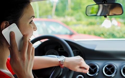 woman on phone while driving